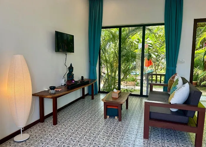 Duplex Loft, King Bed, Balconies, Fast Wifi, Pool & Garden *