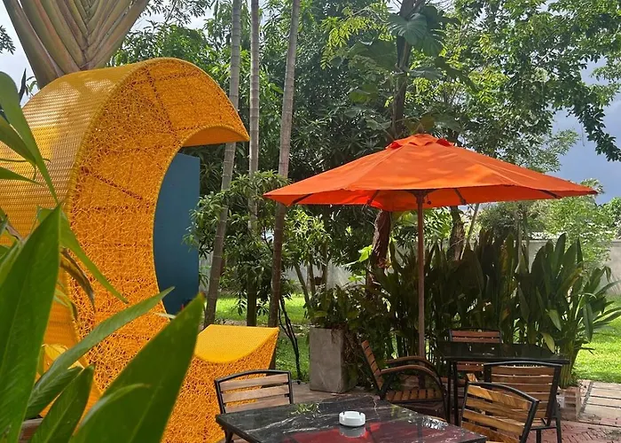 Holiday home Duplex Loft, King Bed, Balconies, Fast Wifi, Pool & Garden
