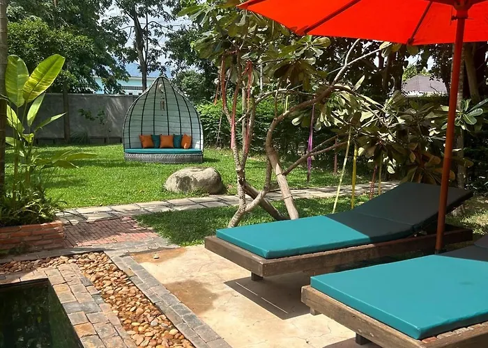 Duplex Loft, King Bed, Balconies, Fast Wifi, Pool & Garden Holiday home