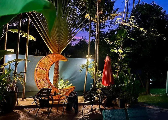 Duplex Loft, King Bed, Balconies, Fast Wifi, Pool & Garden *