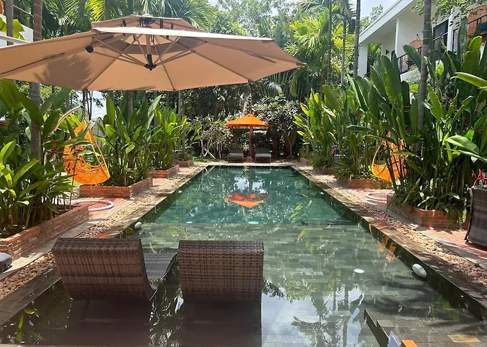 Duplex Loft, King Bed, Balconies, Fast Wifi, Pool & Garden Holiday home *