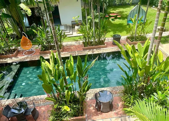 Duplex Loft, King Bed, Balconies, Fast Wifi, Pool & Garden