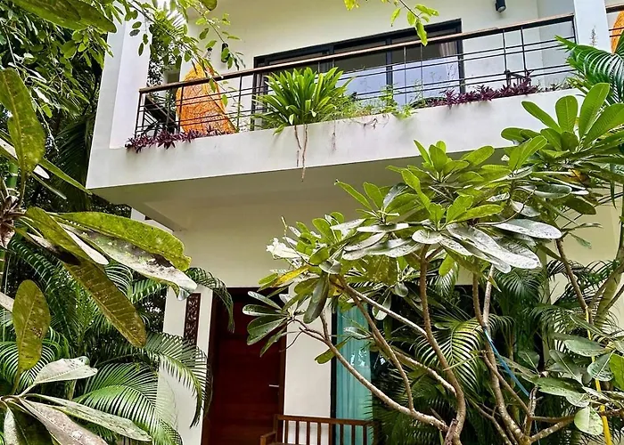 Duplex Loft, King Bed, Balconies, Fast Wifi, Pool & Garden Holiday home *