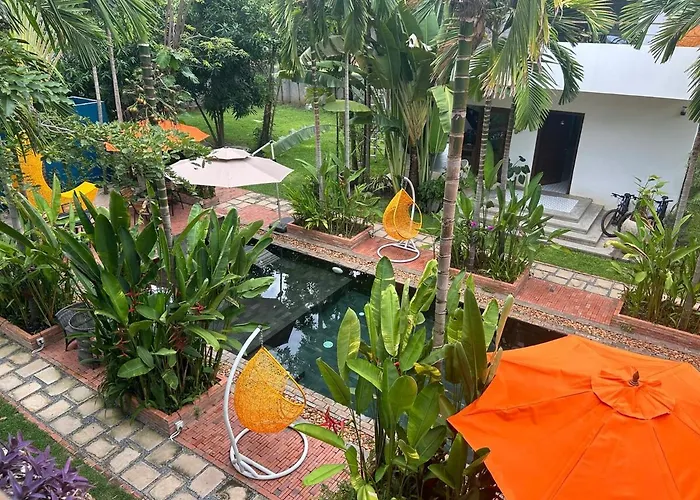 Duplex Loft, King Bed, Balconies, Fast Wifi, Pool & Garden
