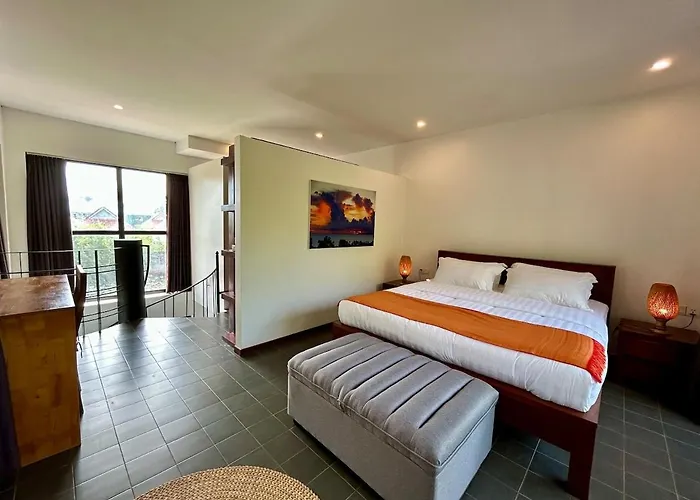 Holiday home Duplex Loft, King Bed, Balconies, Fast Wifi, Pool & Garden *