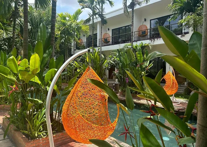 Duplex Loft, King Bed, Balconies, Fast Wifi, Pool & Garden