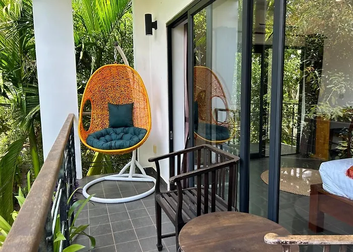 Holiday home Duplex Loft, King Bed, Balconies, Fast Wifi, Pool & Garden