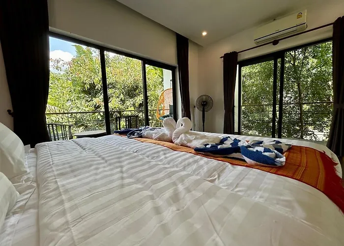 Duplex Loft, King Bed, Balconies, Fast Wifi, Pool & Garden *