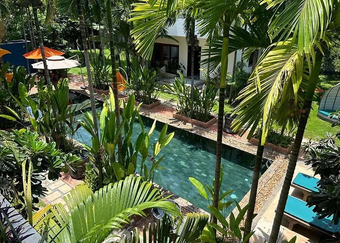 Duplex Loft, King Bed, Balconies, Fast Wifi, Pool & Garden *