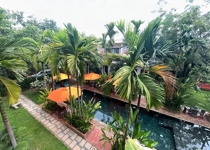 Duplex Loft, King Bed, Balconies, Fast Wifi, Pool & Garden Holiday home